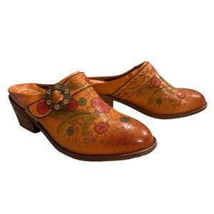 L'Artiste Zoozi Clog Western Hand Painted Floral Mule Size 38 US 7.5-8 NWOT